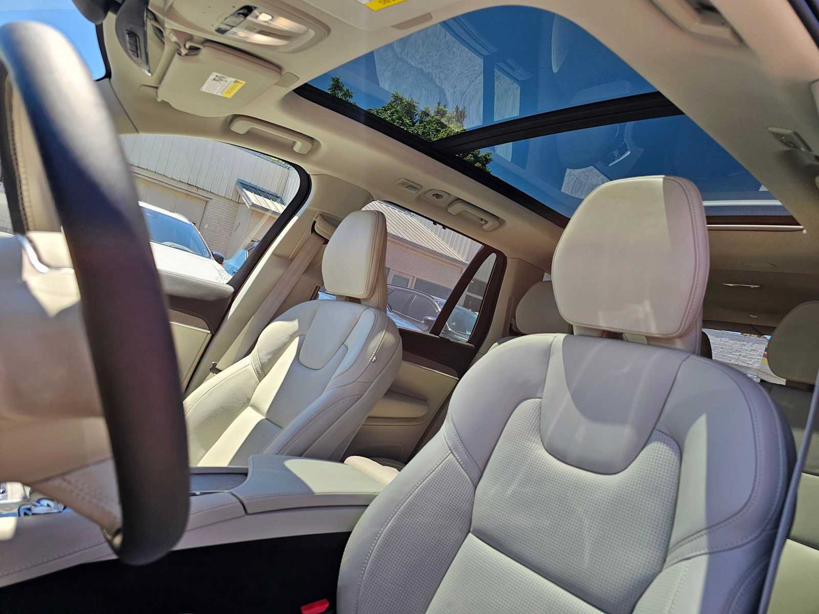 Certified 2025 Volvo XC90 T8 Ultra w/ Protection Package Premier AWD/4WD image 24