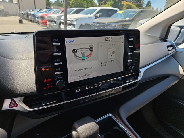 Used 2024 Toyota Sienna LE FWD image 28