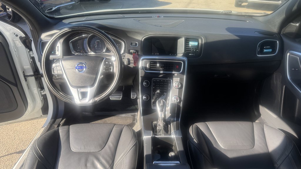 Used 2017 Volvo V60 T6 R-Design Platinum w/ Climate Package image 20