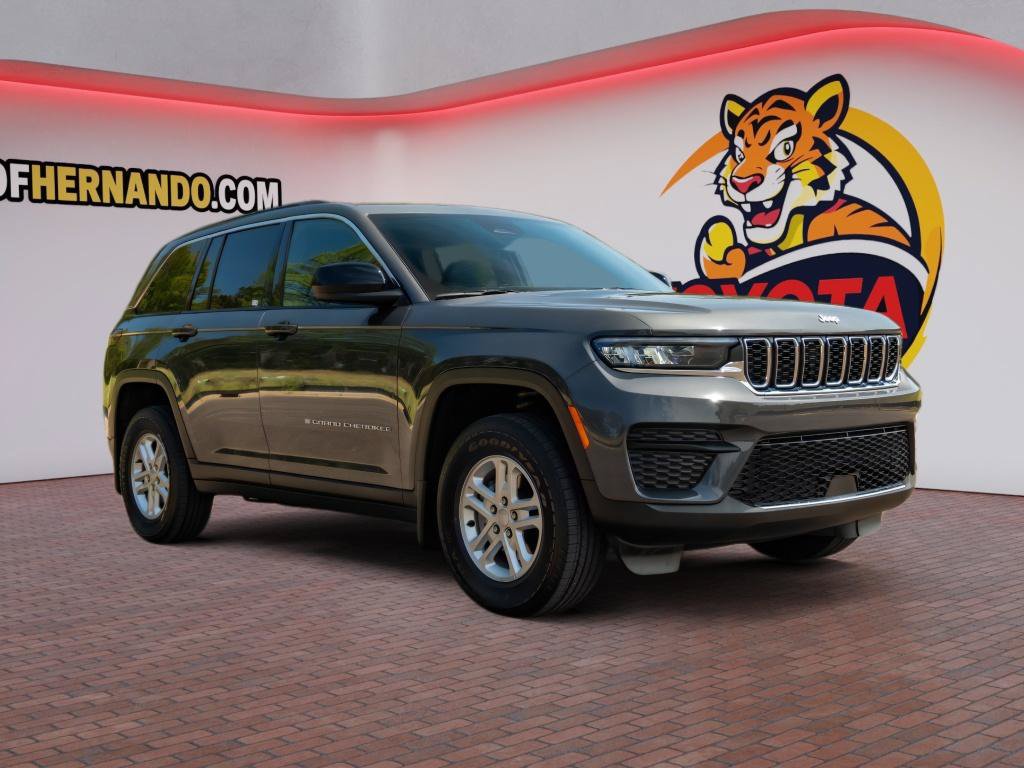 Used 2024 Jeep Grand Cherokee Laredo w/ MOPAR Finishing Package AWD/4WD image 3