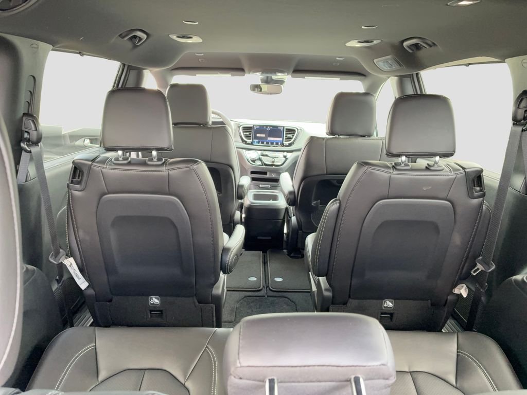 New 2026 Chrysler Pacifica Select AWD/4WD image 25