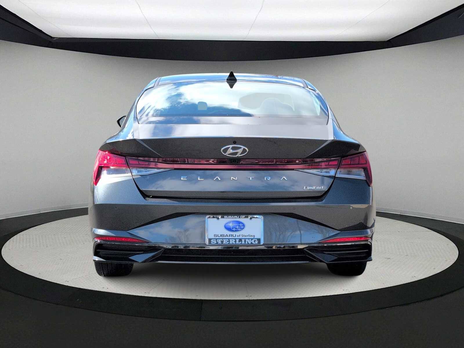 Used 2023 Hyundai Elantra Limited image 7