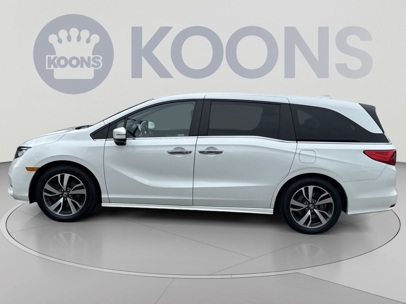 Used 2023 Honda Odyssey Touring image 2