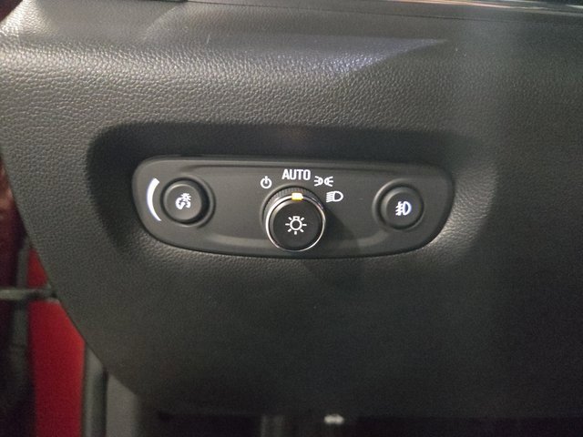 Used 2020 Chevrolet Traverse LT image 28