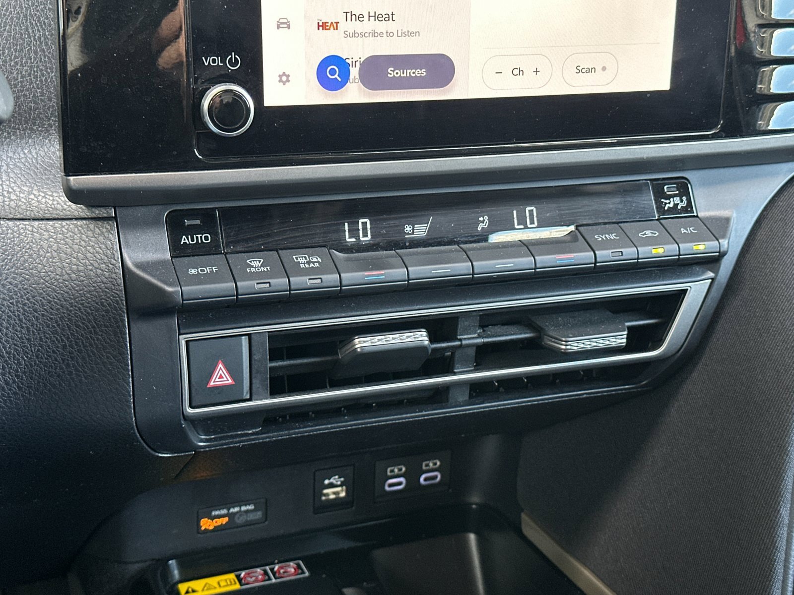 Used 2025 Toyota Camry LE image 17