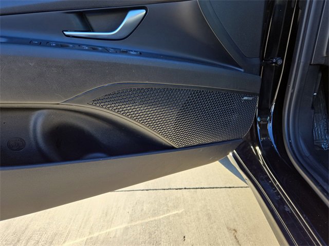 Used 2024 Hyundai Elantra Limited image 32