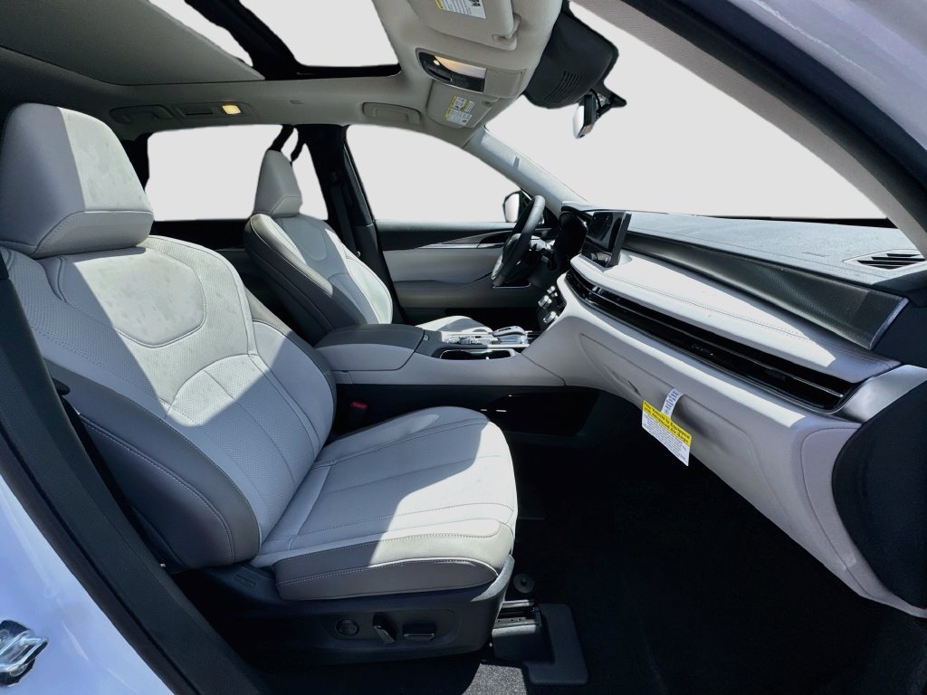 New 2027 INFINITI QX60 Luxe w/ Cargo Package FWD image 31
