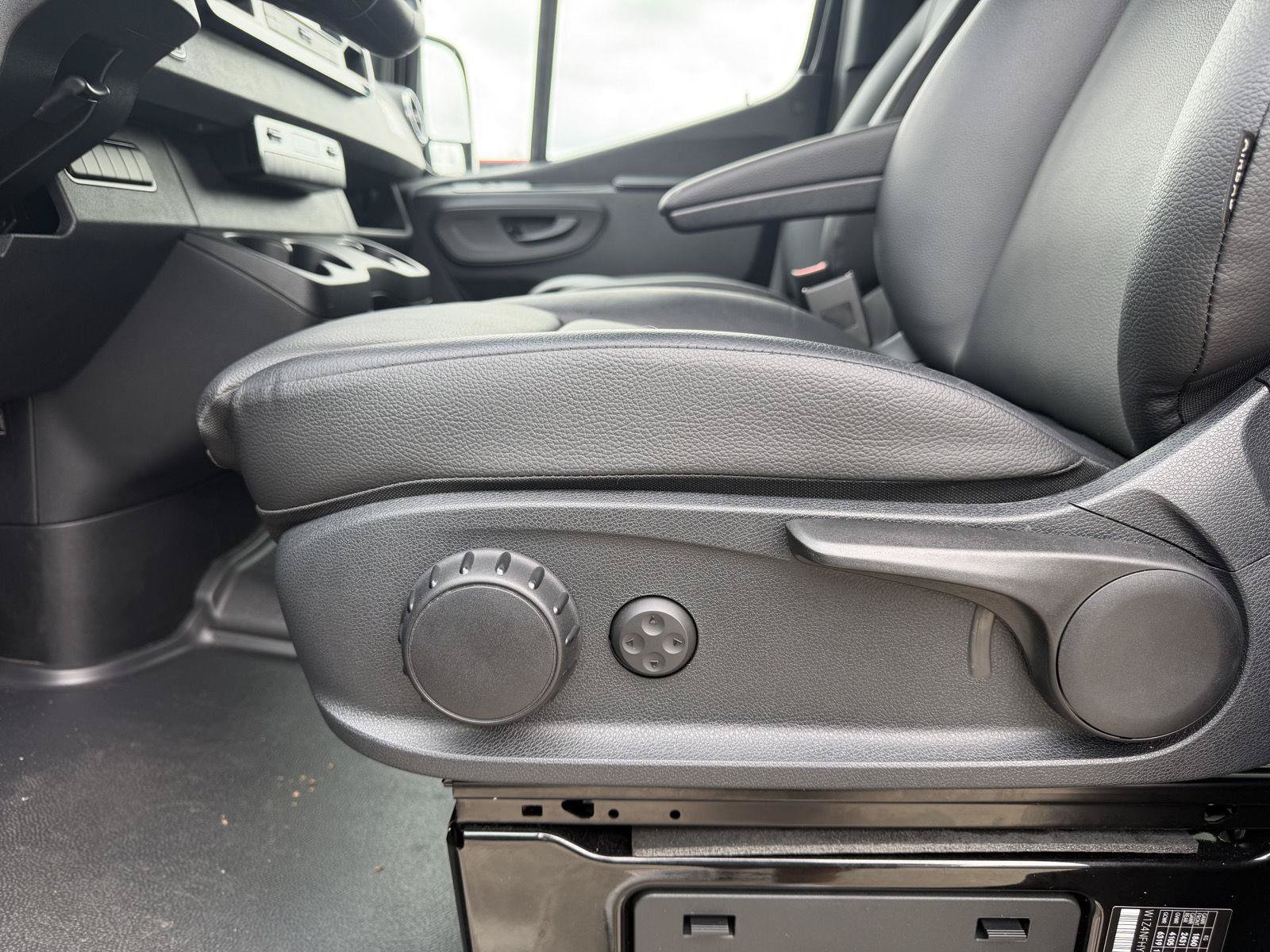 Certified 2025 Mercedes-Benz Sprinter 2500 image 7