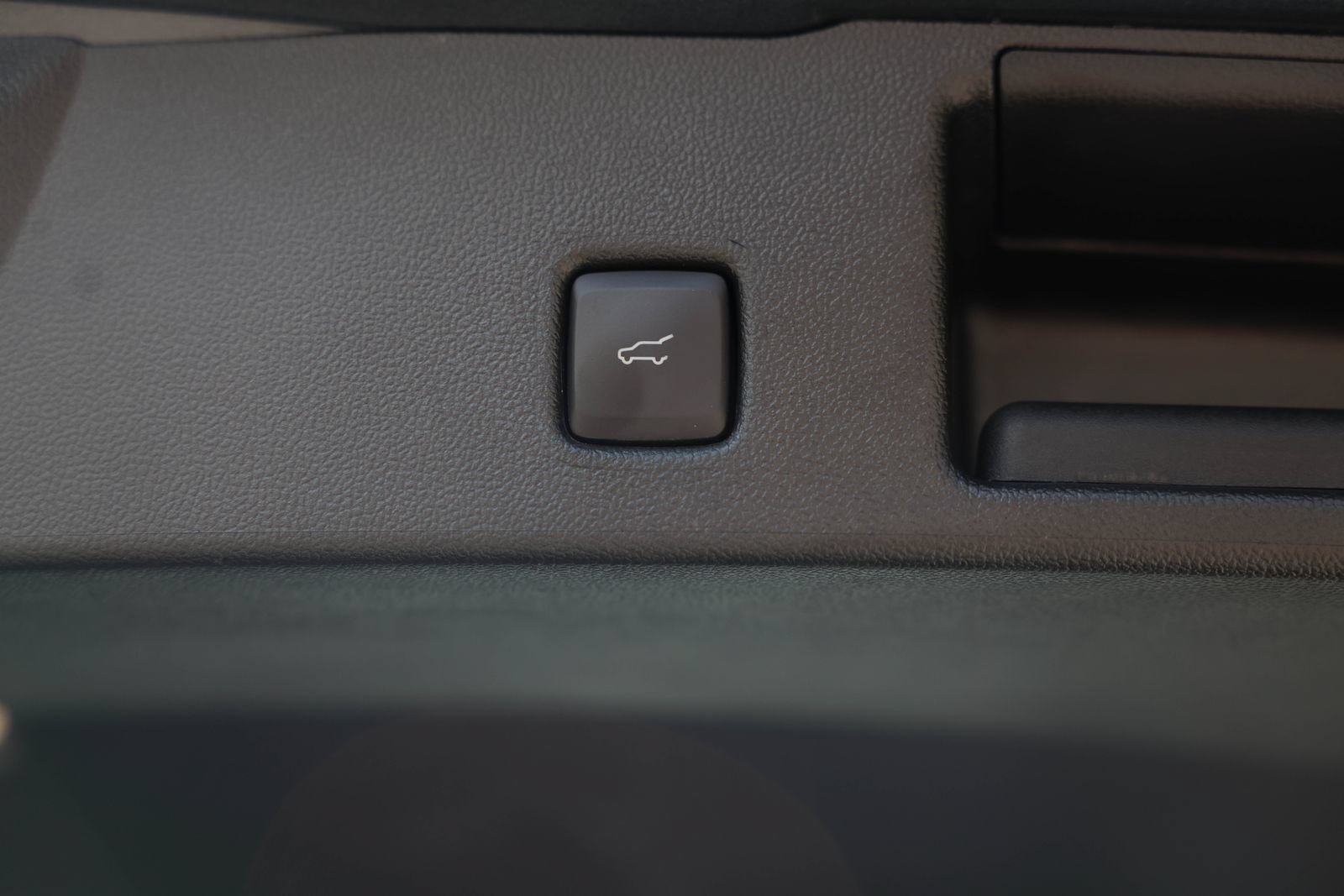 Used 2022 Ford Escape SE w/ SE Sport Appearance Package AWD/4WD image 13