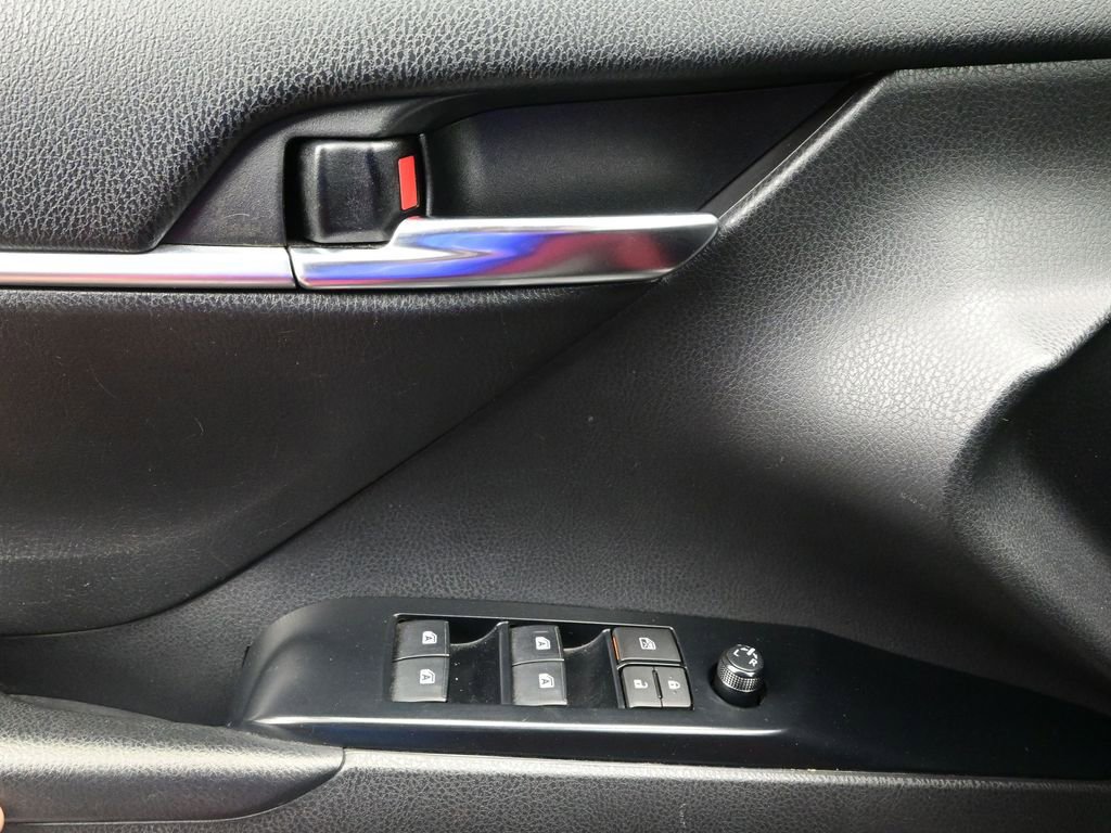 Used 2019 Toyota Camry LE image 17