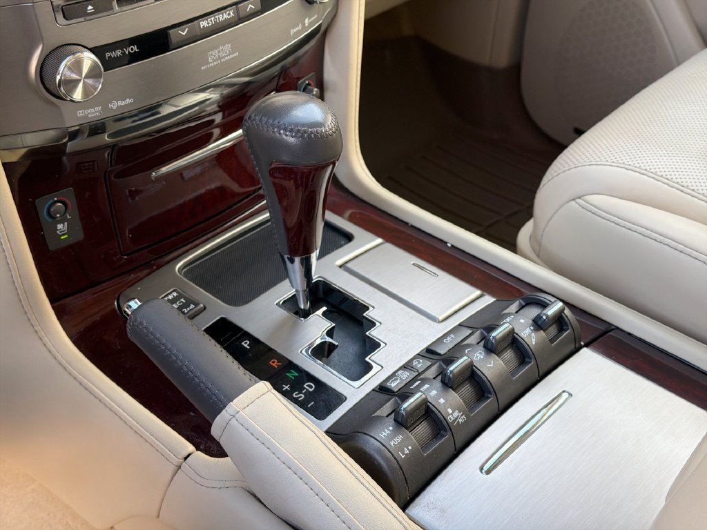 Used 2015 Lexus LX 570 4WD image 20