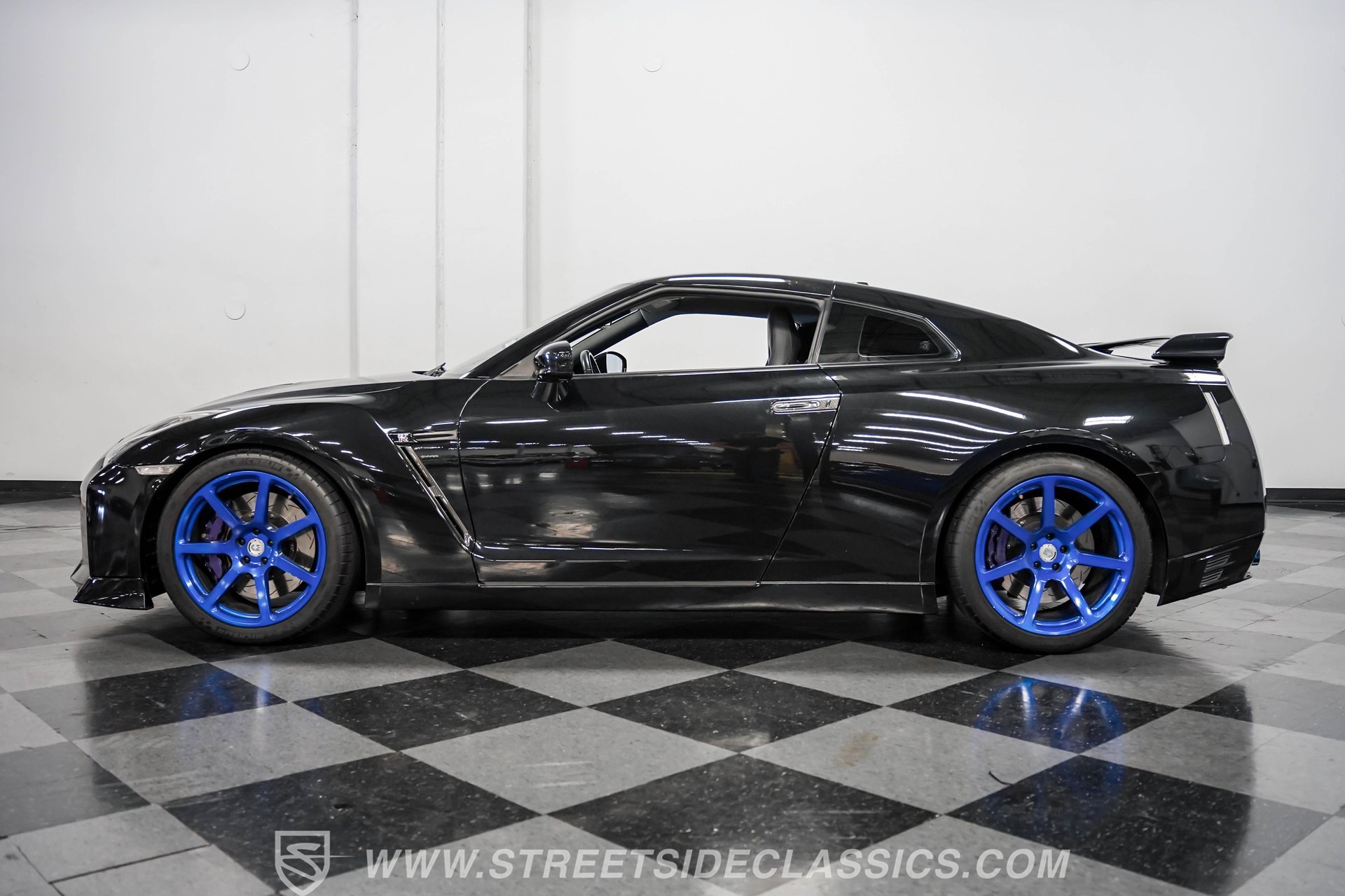 Used 2013 Nissan GT-R Premium image 7