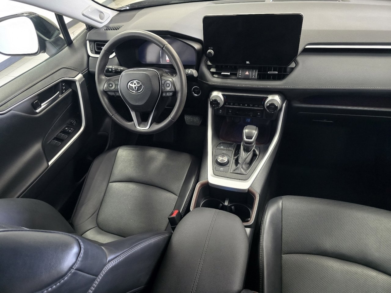 Used 2023 Toyota RAV4 Limited AWD/4WD image 25