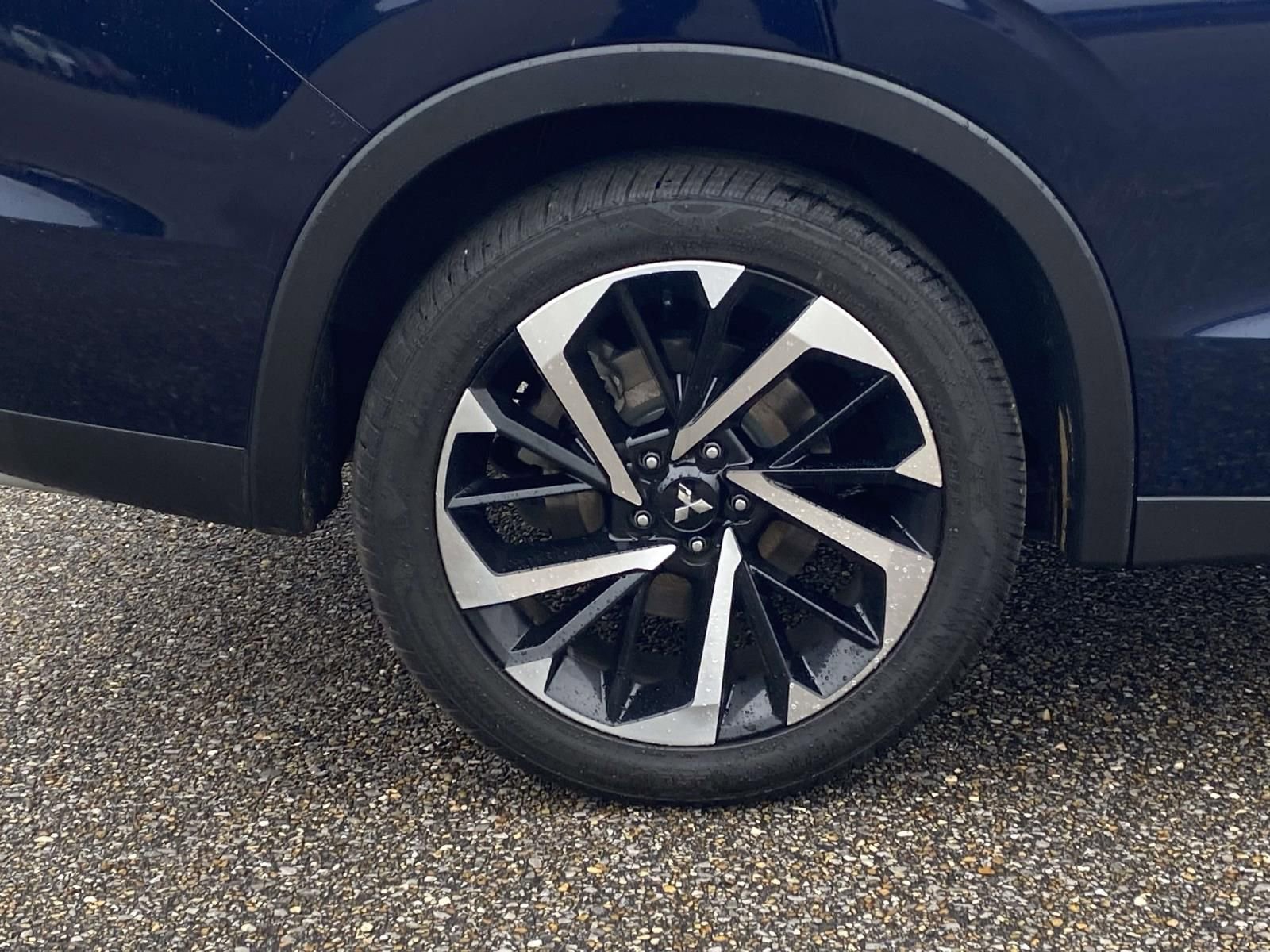 Used 2022 Mitsubishi Outlander SE image 9