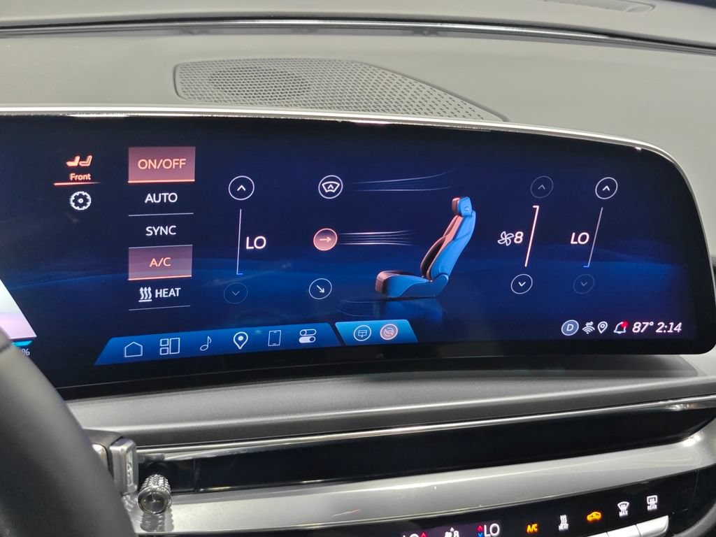 Used 2024 Cadillac Lyriq Tech RWD image 39