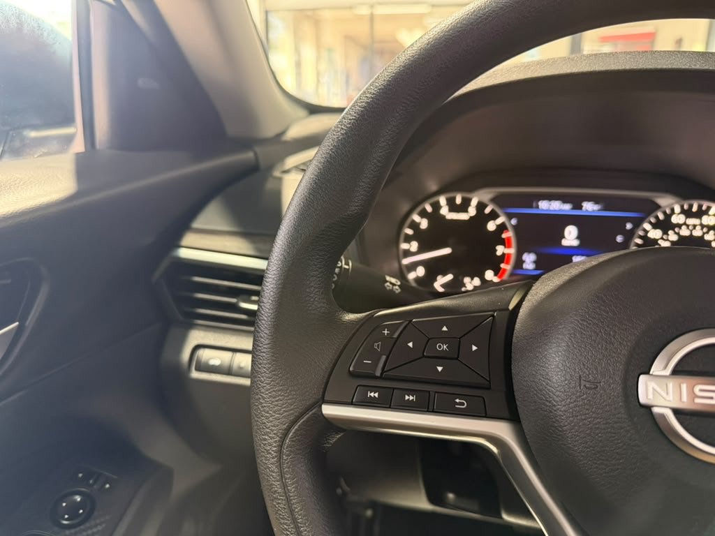 Used 2025 Nissan Altima 2.5 SV FWD image 13