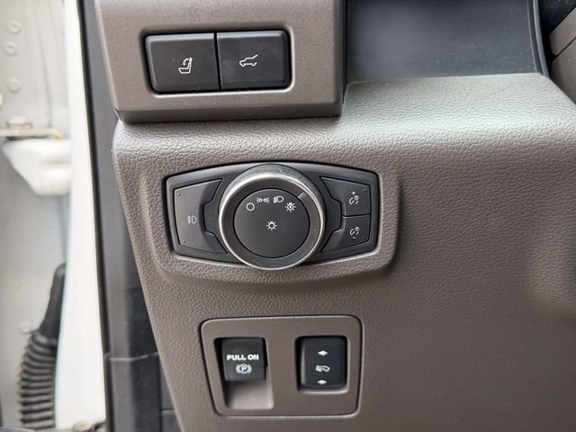 Used 2018 Ford Expedition XLT w/ Equipment Group 202A RWD image 9