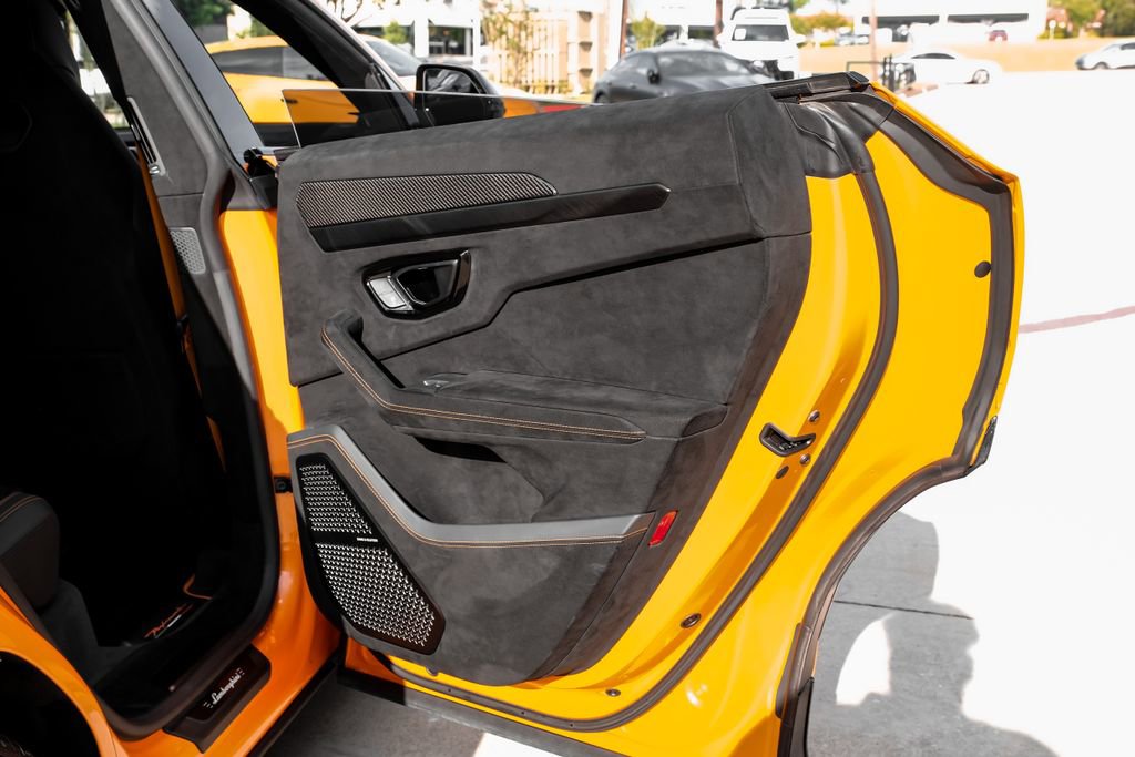 Used 2023 Lamborghini Urus Performante image 48