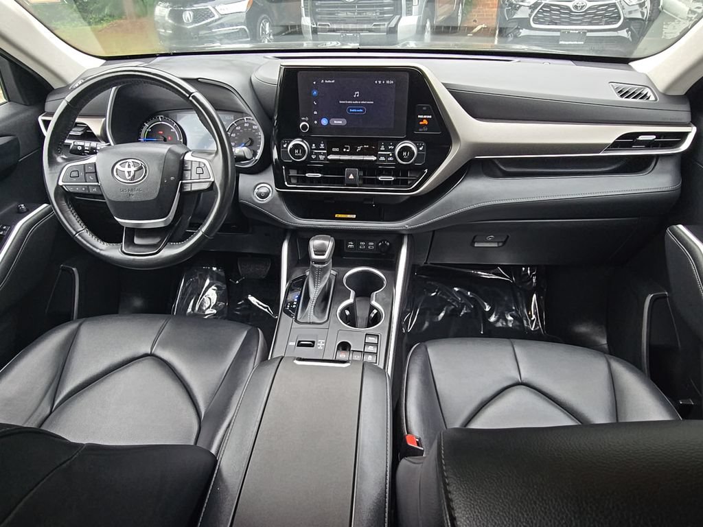 Used 2023 Toyota Highlander XLE AWD/4WD image 15