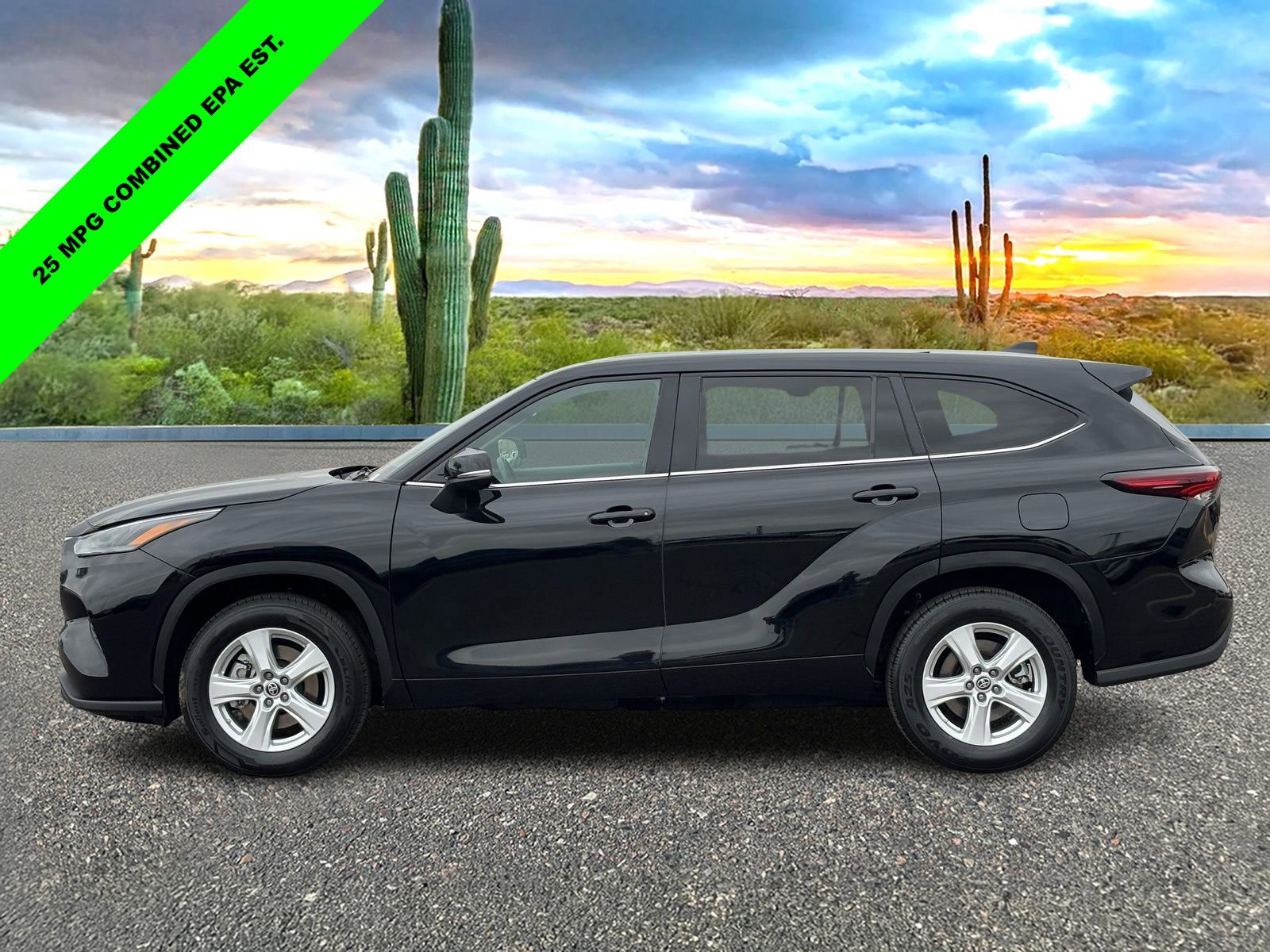 Used 2024 Toyota Highlander LE image 3