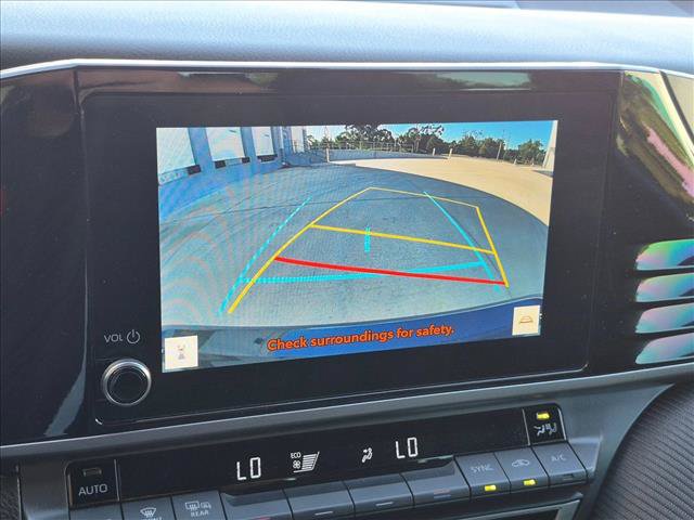 Used 2025 Toyota Camry SE FWD image 10