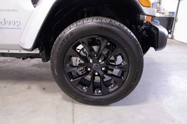 Used 2024 Jeep Wrangler Unlimited Sahara w/ Technology Group image 11