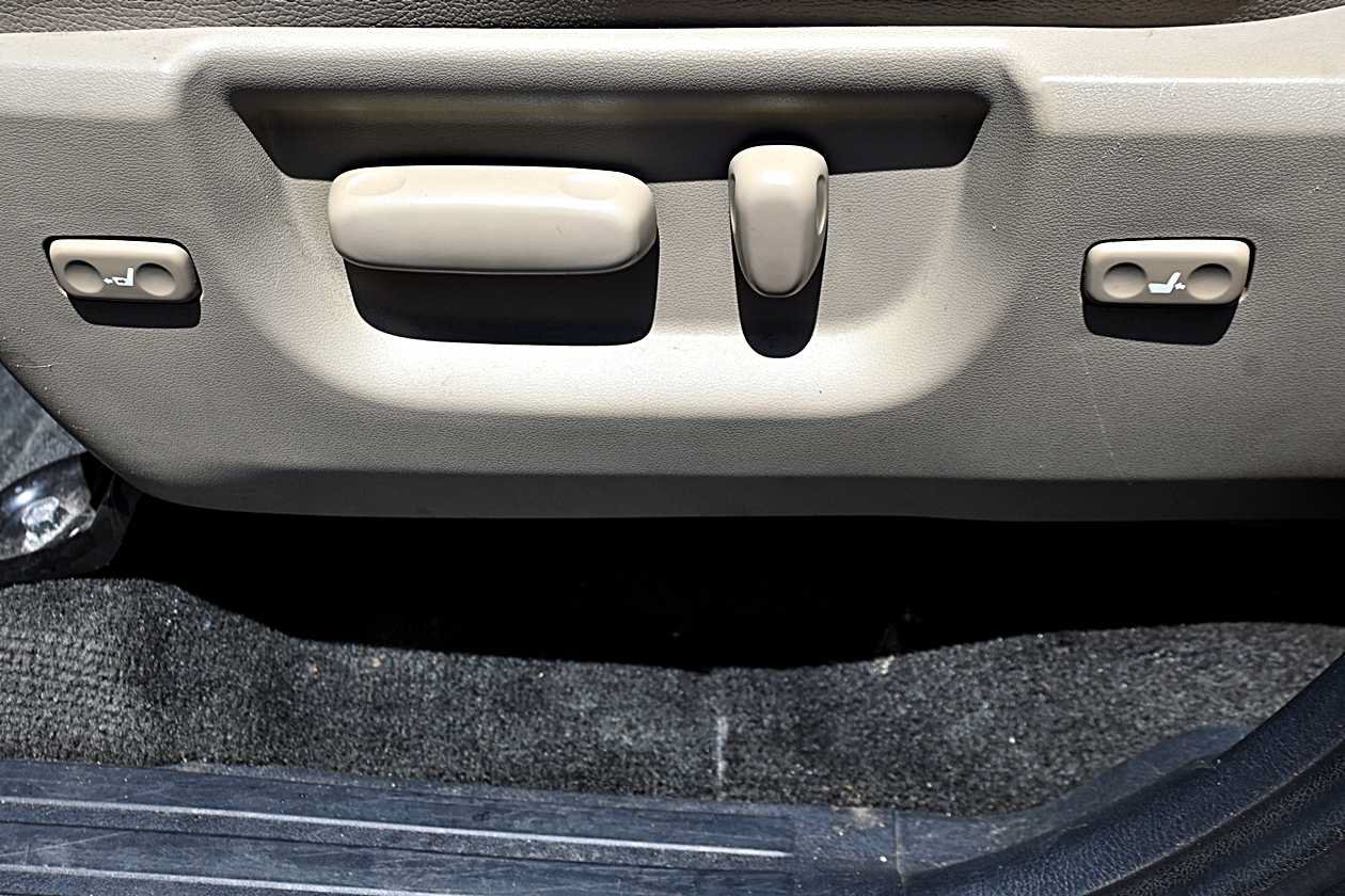 Used 2012 Toyota Sequoia SR5 RWD image 18