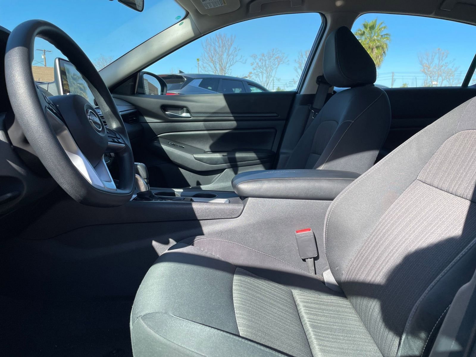 Used 2025 Nissan Altima 2.5 SV FWD image 28
