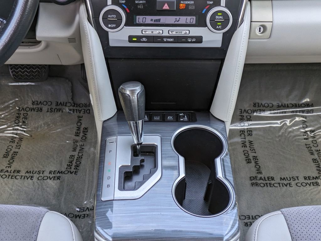 Used 2013 Toyota Camry XLE w/ Leather Pkg image 18