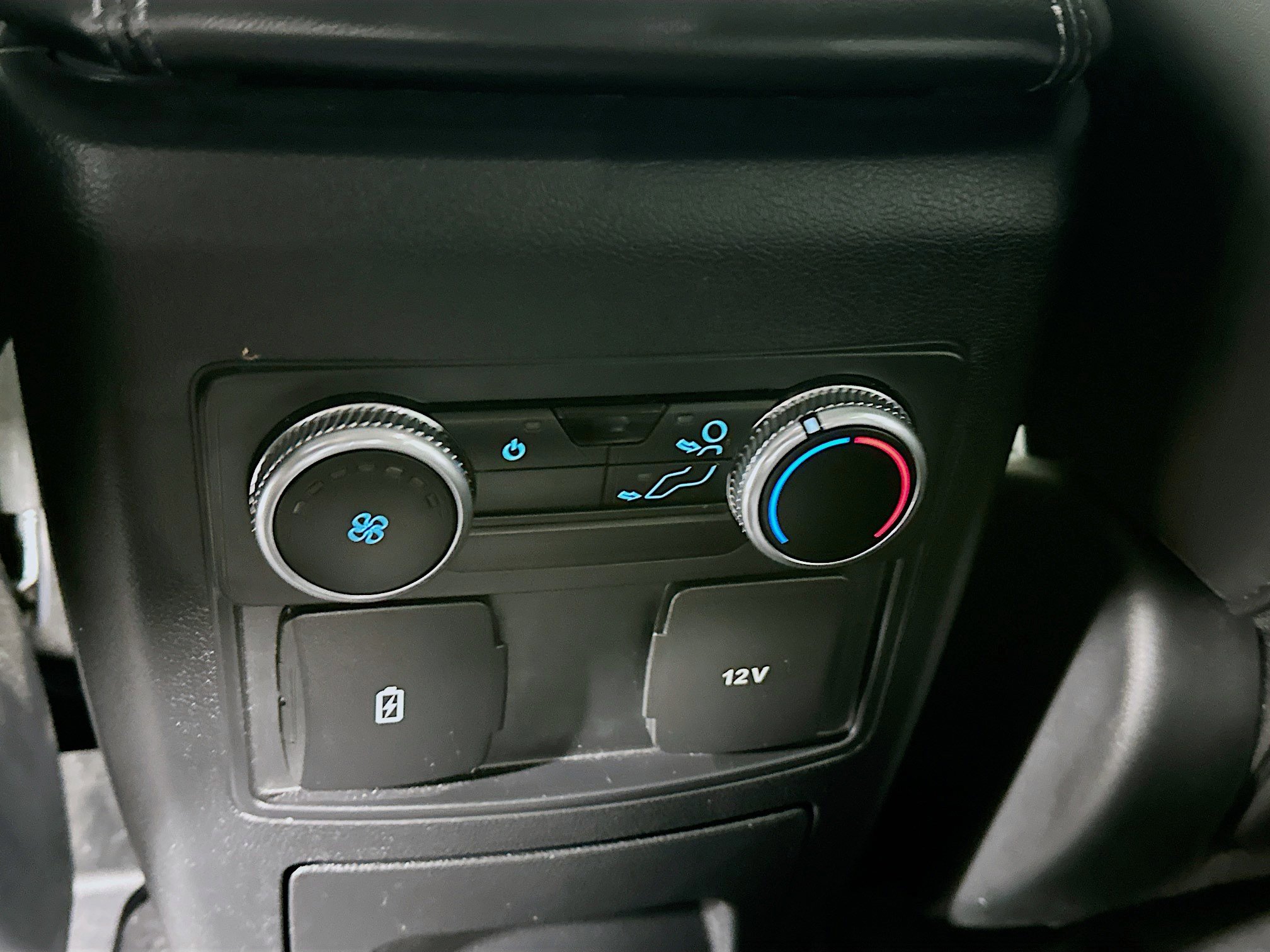 Used 2023 Ford Explorer XLT w/ Equipment Group 202A image 27