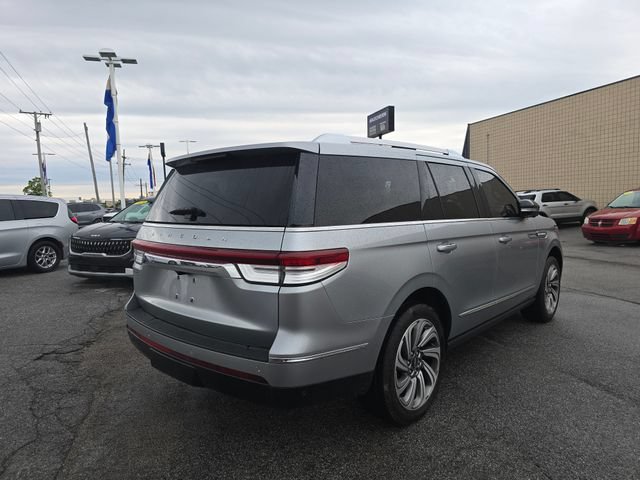 Used 2023 Lincoln Navigator Reserve AWD/4WD image 4