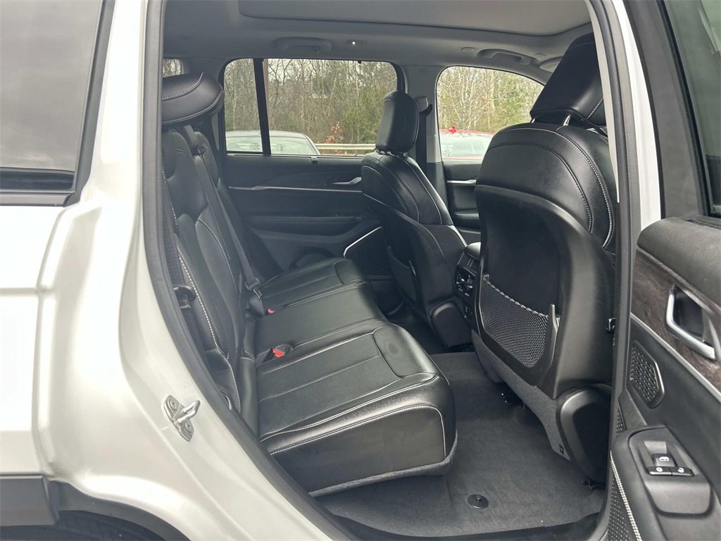 Used 2023 Jeep Grand Cherokee 4WD 4xe w/ Luxury Tech Group II image 15