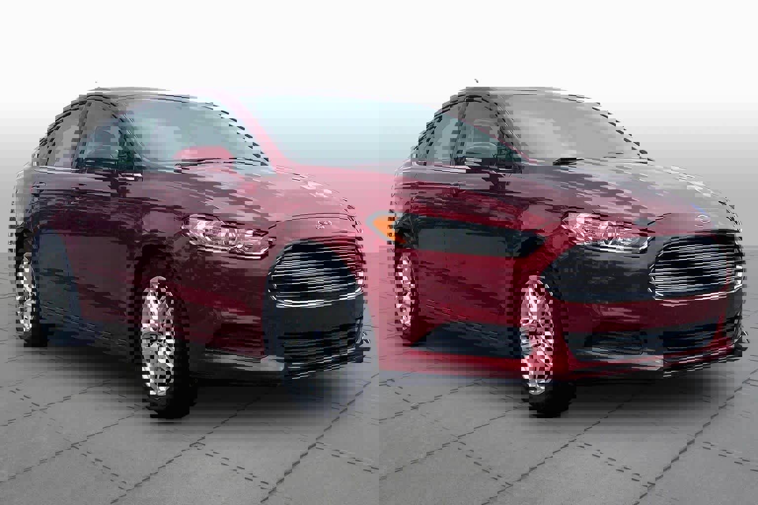 Used 2015 Ford Fusion SE FWD image 3