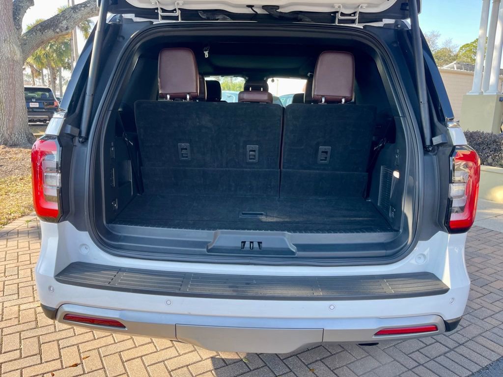 Used 2024 Ford Expedition Limited image 5