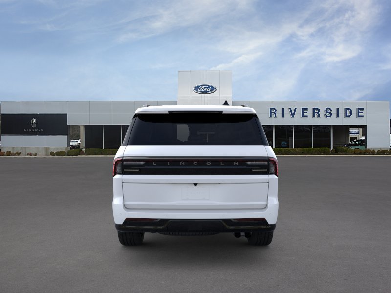 New 2026 Lincoln Navigator Reserve w/ Jet Appearance Package AWD/4WD image 5