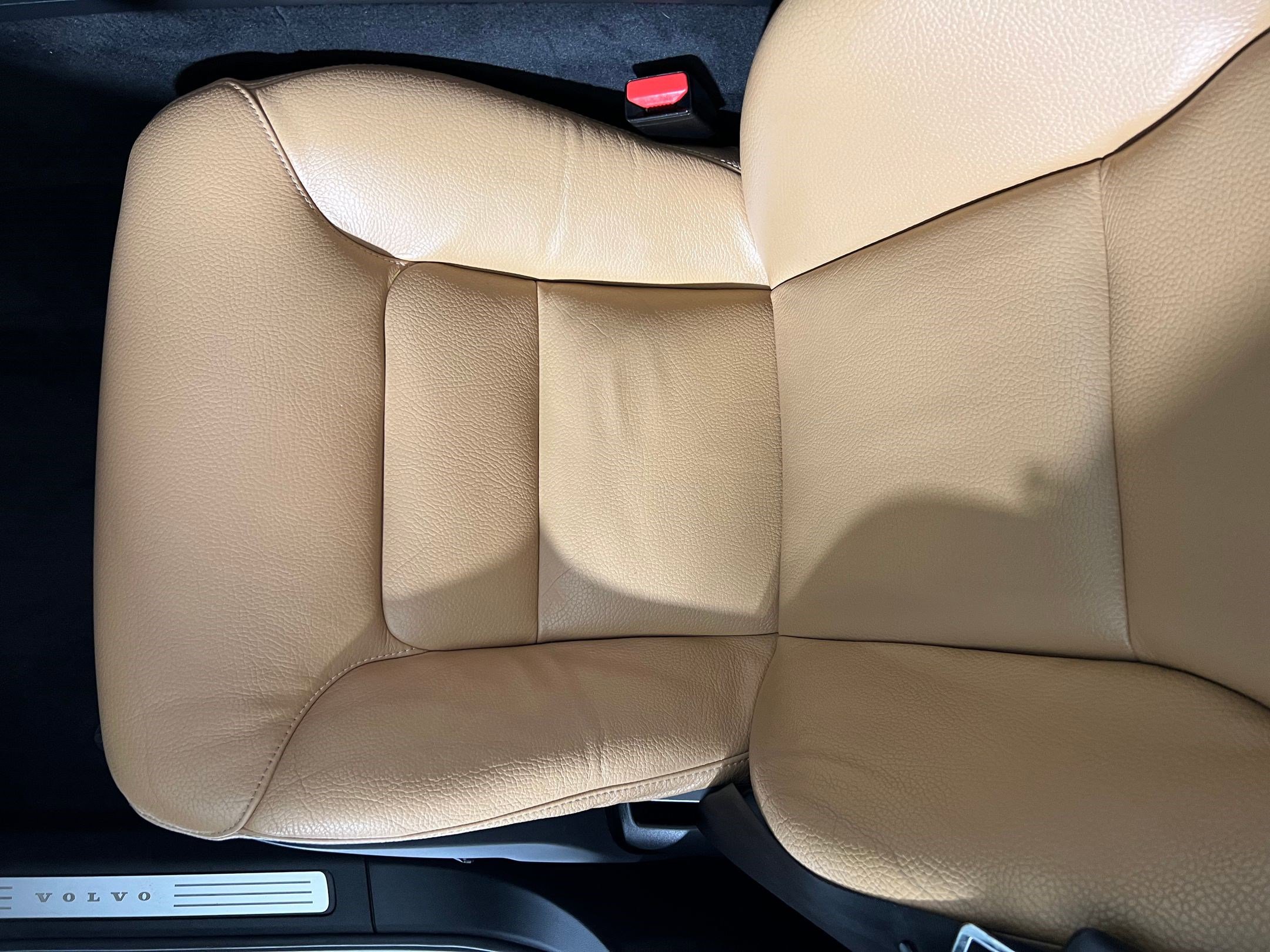 Used 2018 Volvo XC60 T5 Momentum w/ Vision Package image 24