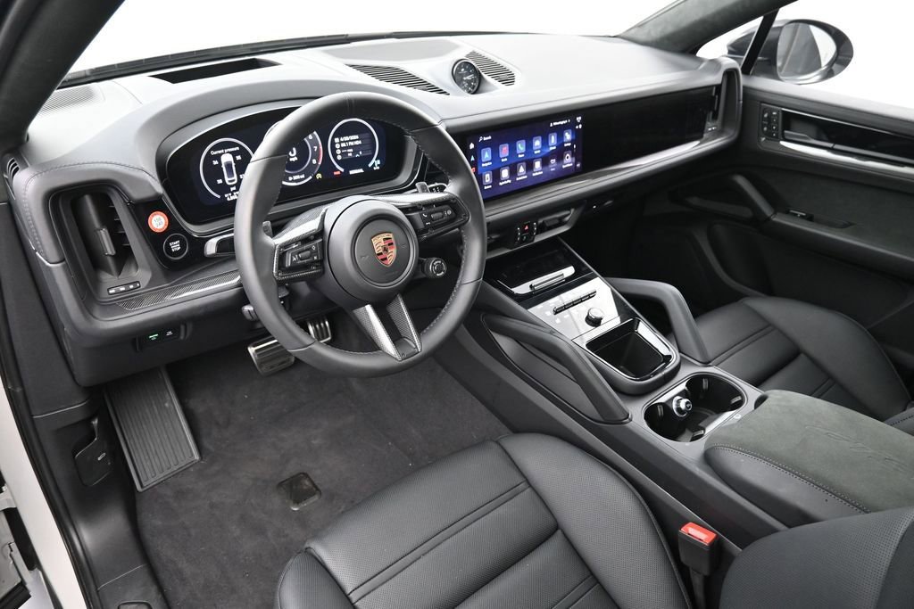 Certified 2026 Porsche Cayenne GTS AWD/4WD image 4
