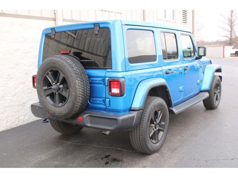 Used 2022 Jeep Wrangler Unlimited Sahara image 3