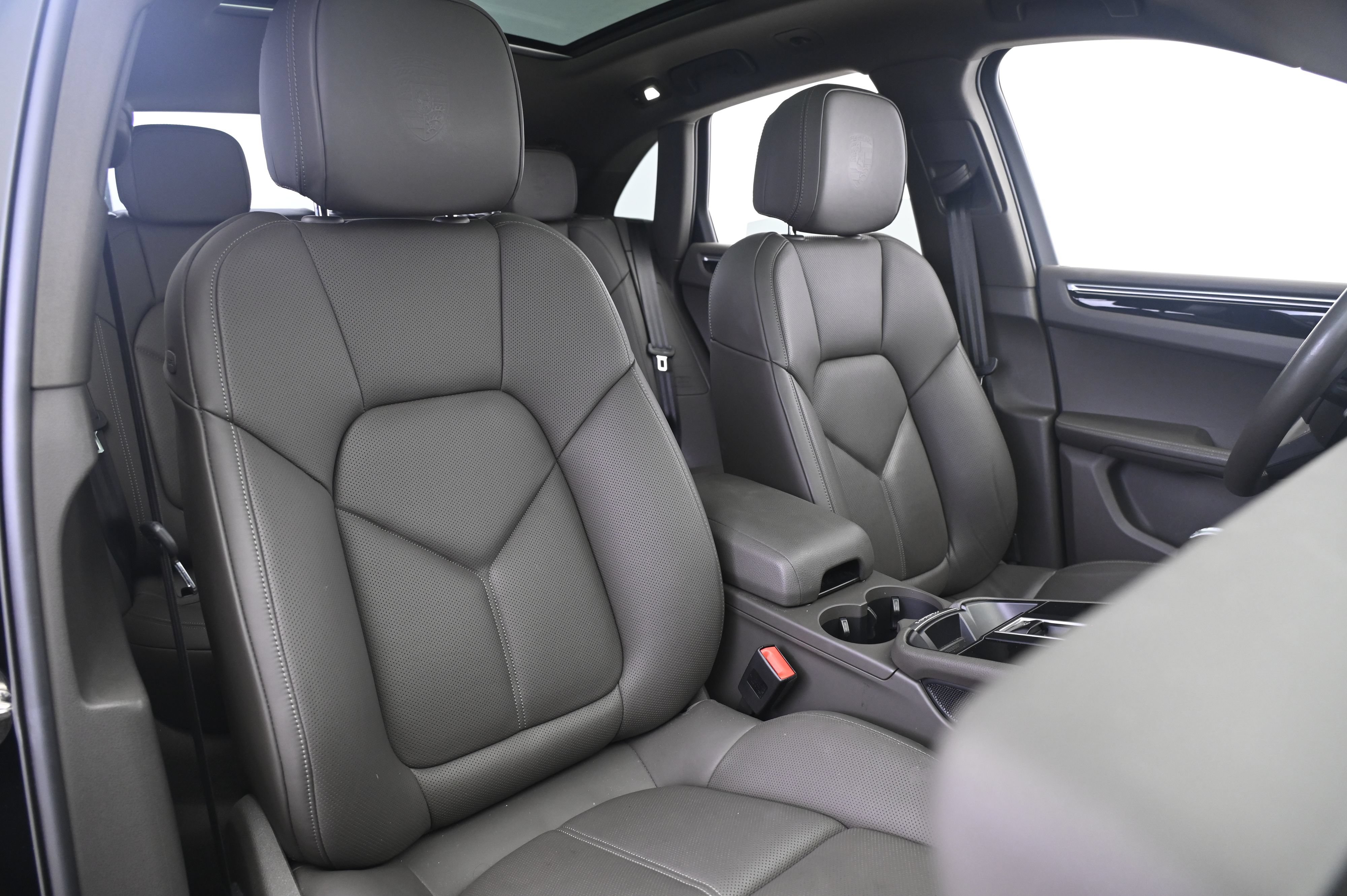 Certified 2024 Porsche Macan S AWD/4WD image 24