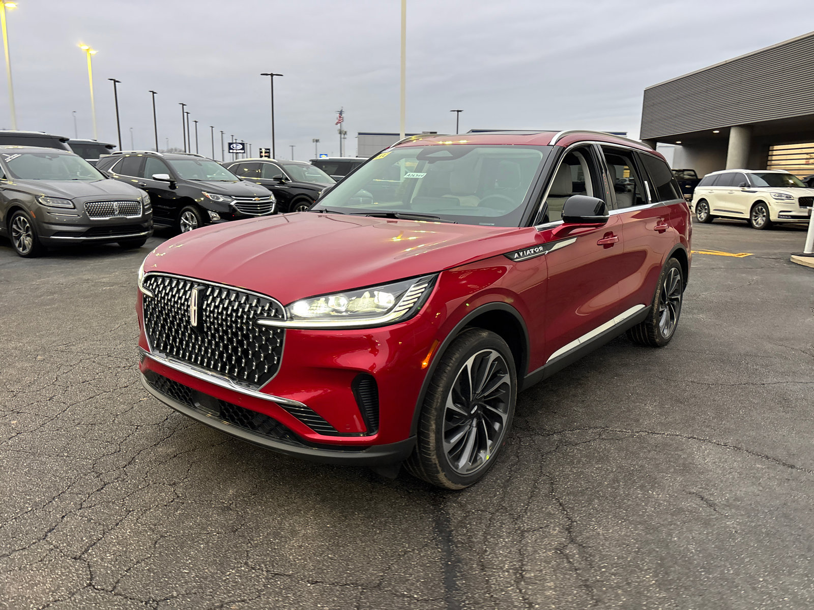 New 2026 Lincoln Aviator Reserve w/ Illumination Package AWD/4WD image 3