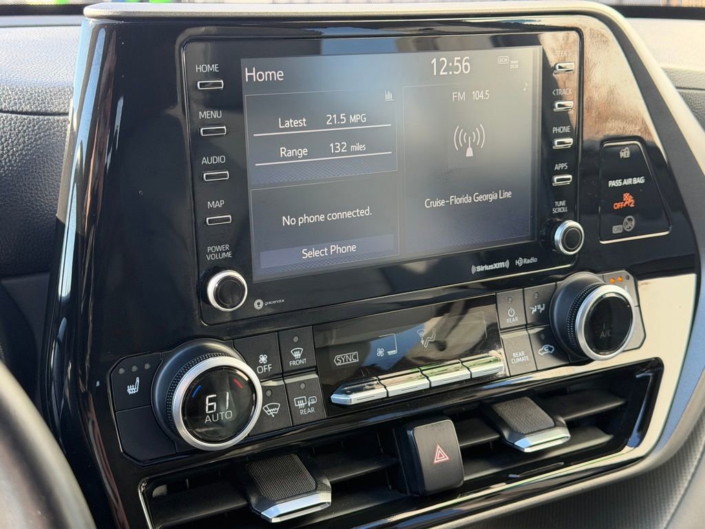 Used 2022 Toyota Highlander XLE image 14