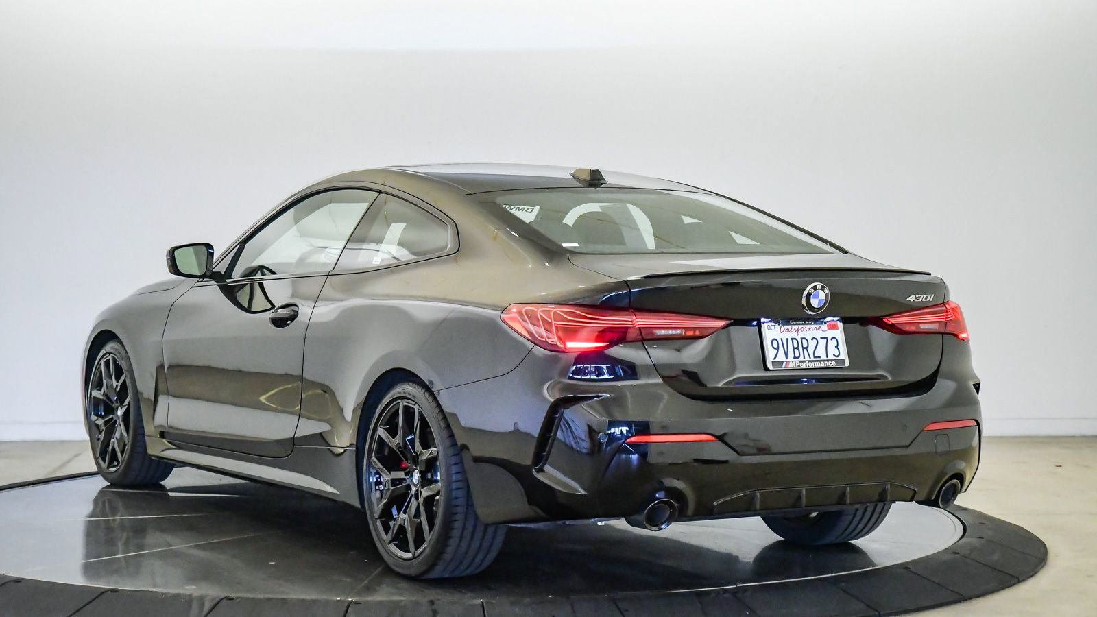 Used 2026 BMW 430i Coupe w/ M Sport Package RWD image 2