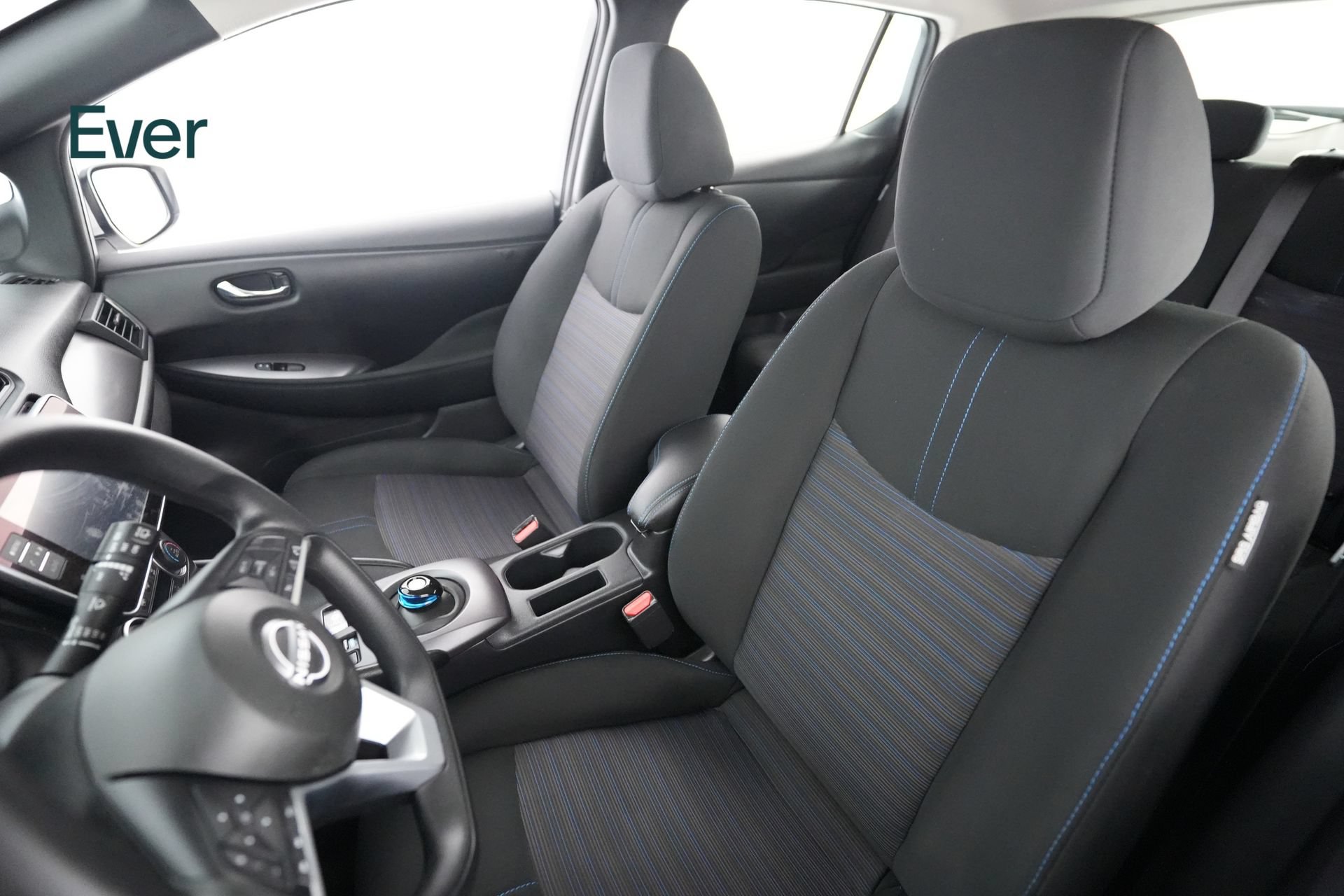 Used 2025 Nissan Leaf S FWD image 4