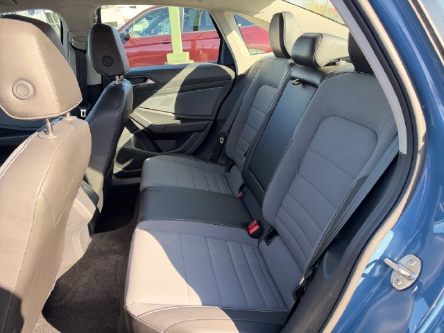 Used 2025 Volkswagen Jetta SE FWD image 25