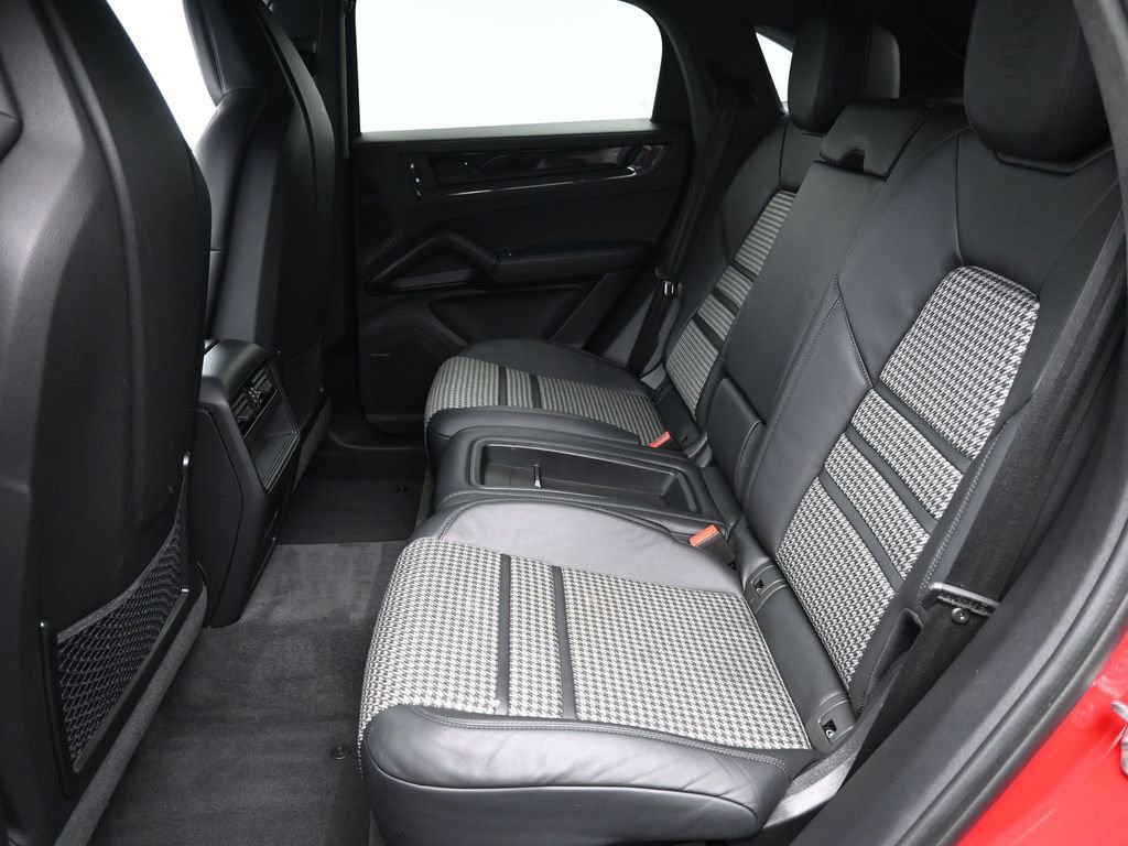 Certified 2025 Porsche Cayenne GTS image 9