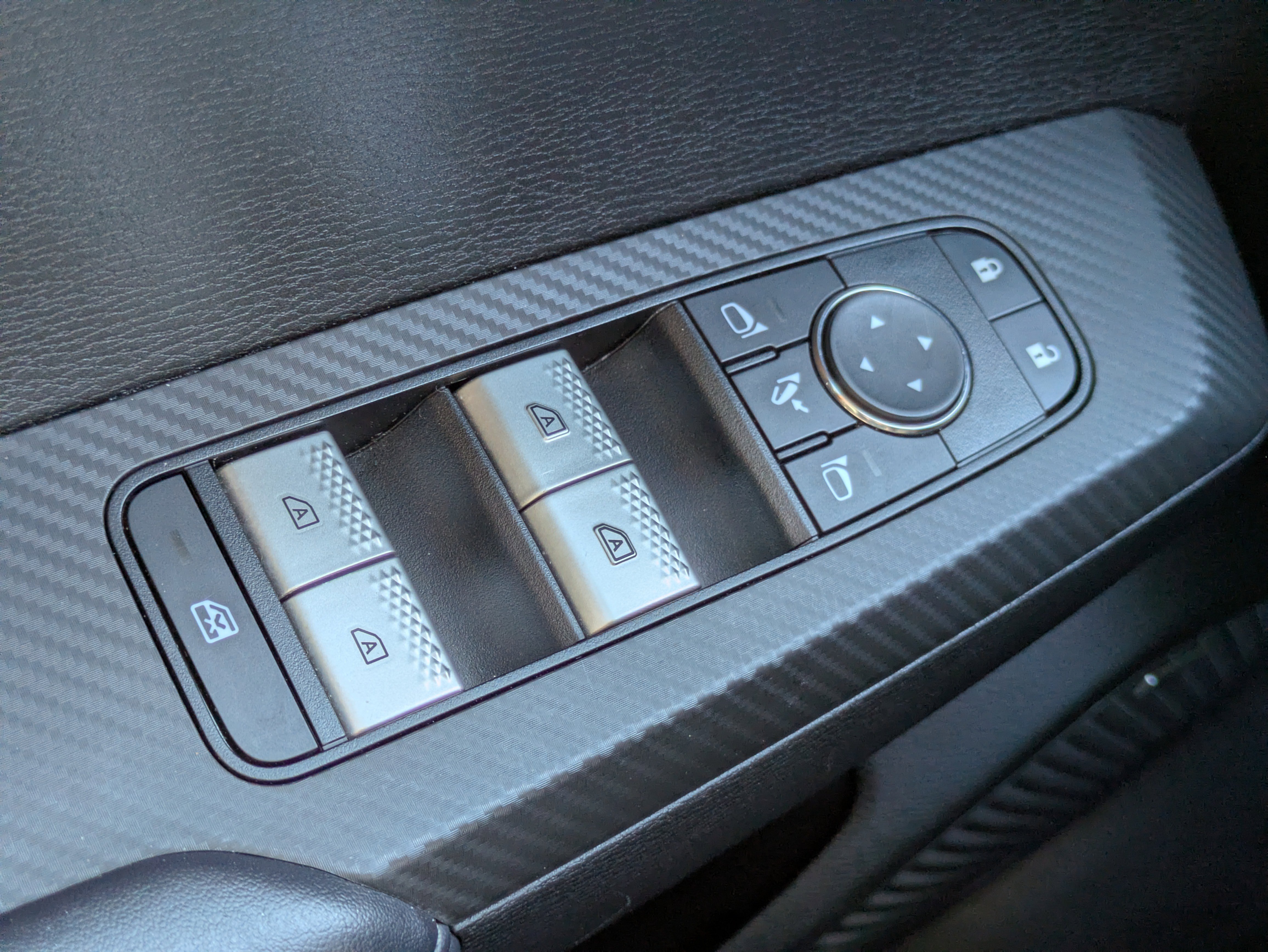 Used 2025 Mitsubishi Outlander SE image 15