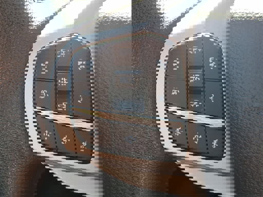 Used 2022 Ford Explorer Limited image 23