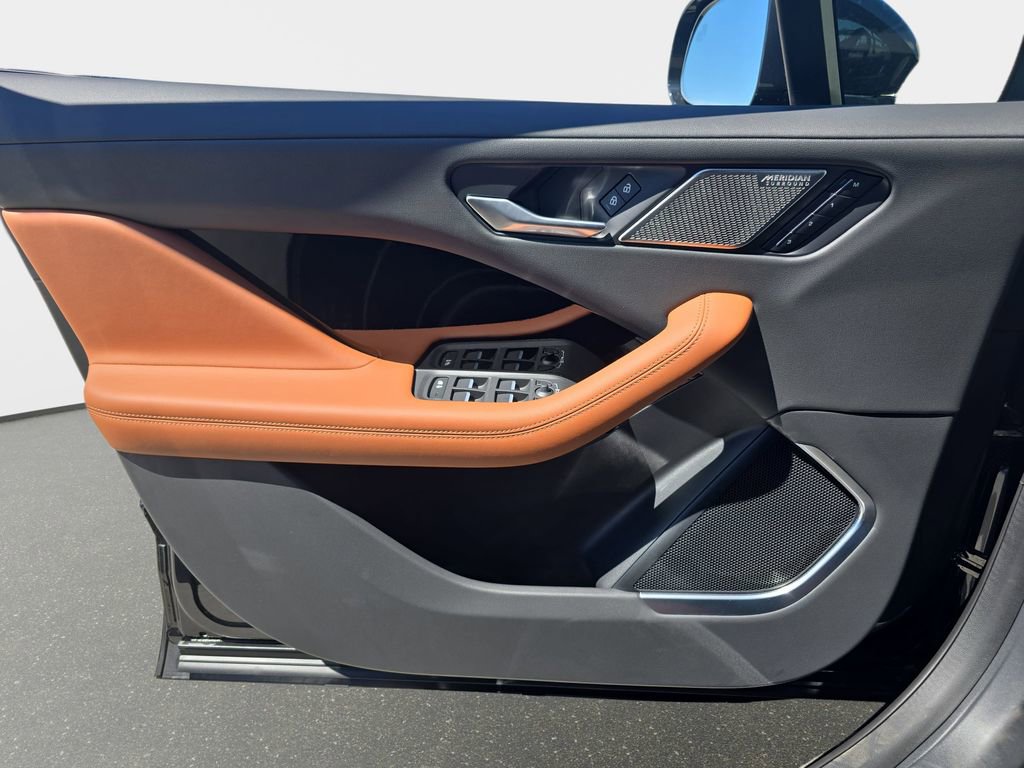 Certified 2024 Jaguar I-PACE R-Dynamic HSE image 27