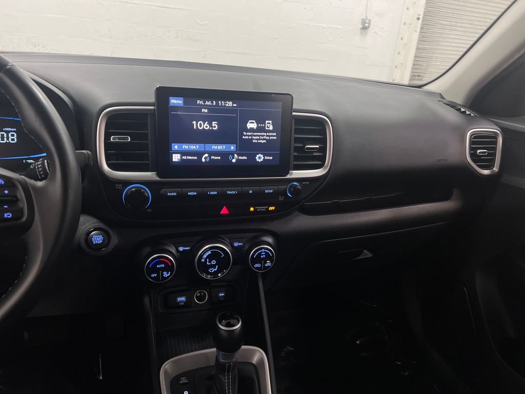 Used 2024 Hyundai Venue SEL FWD image 18