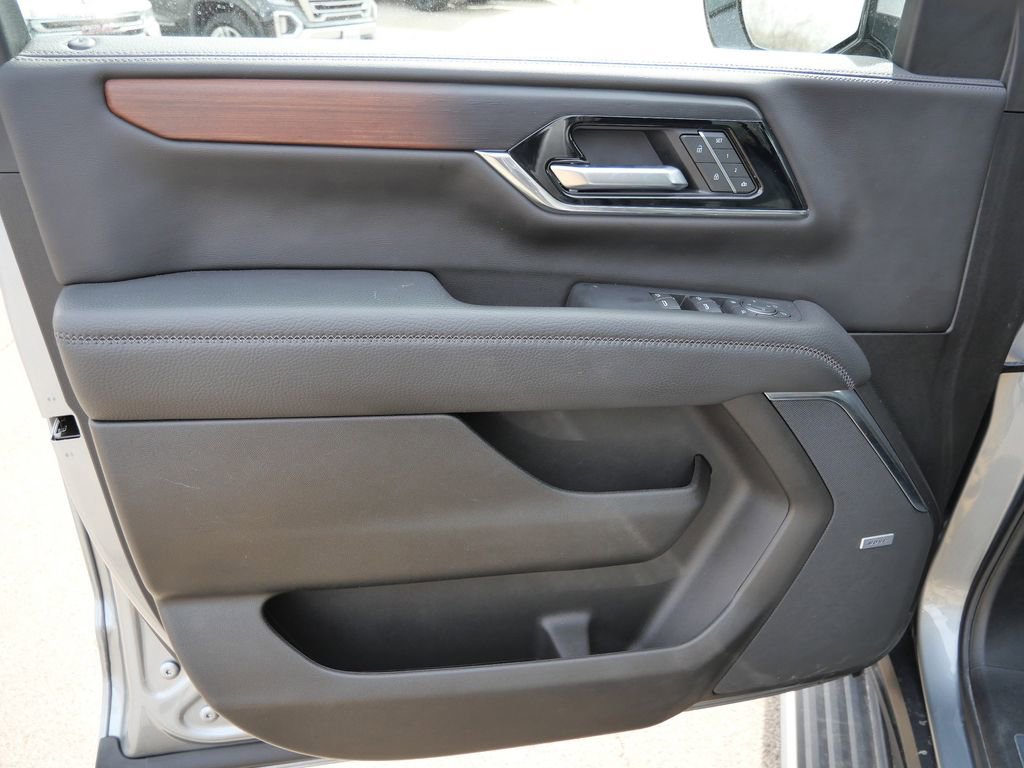 Used 2025 GMC Yukon Denali w/ Sun & Power Step Package image 32